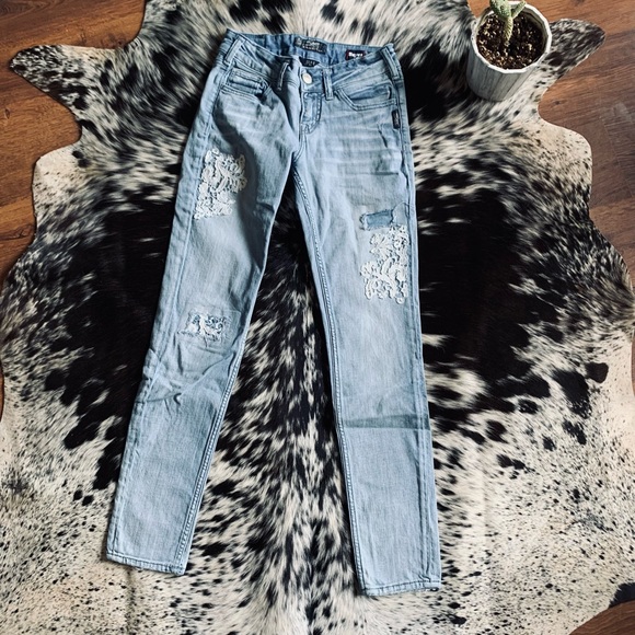 Silver Jeans - Picture 1 of 8